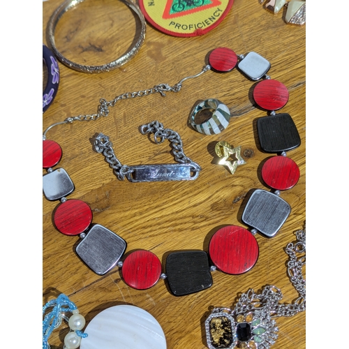 160 - Quantity of costume jewellery