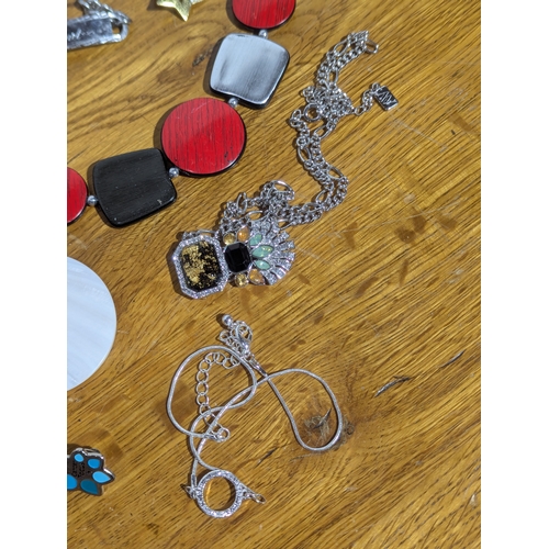 160 - Quantity of costume jewellery