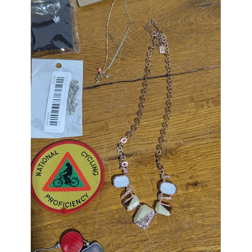 160 - Quantity of costume jewellery
