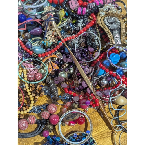 165 - Quantity of costume jewellery