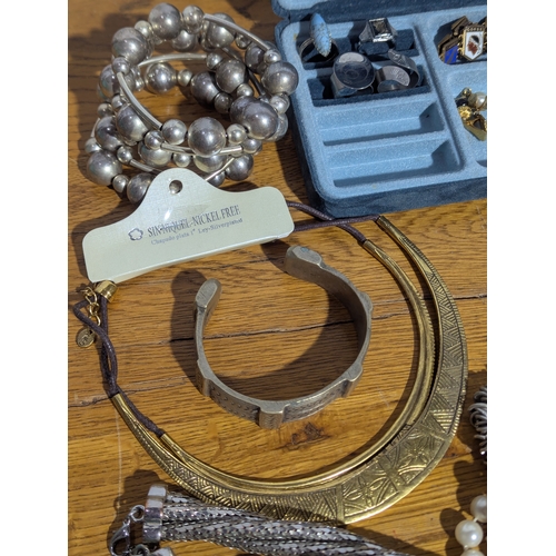 166 - Quantity of costume jewellery