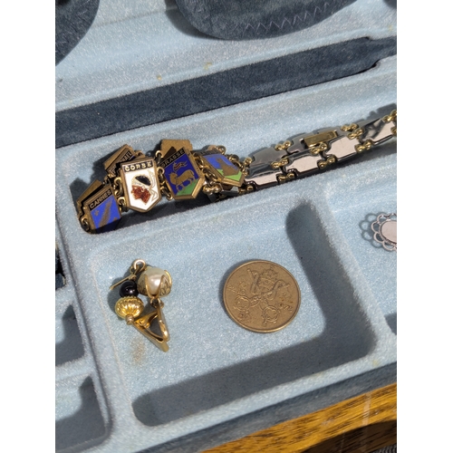 166 - Quantity of costume jewellery