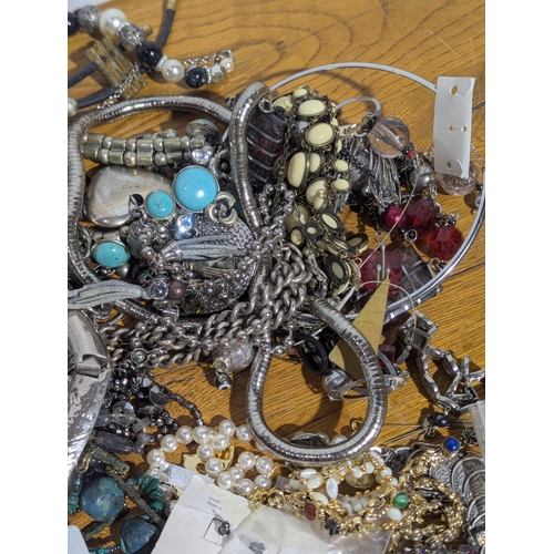 167 - Quantity of costume jewellery