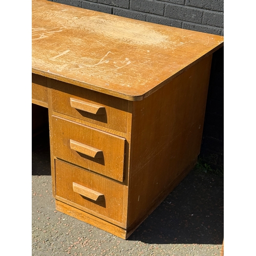 278 - A vintage oak desk. 152.5x91x77cm.