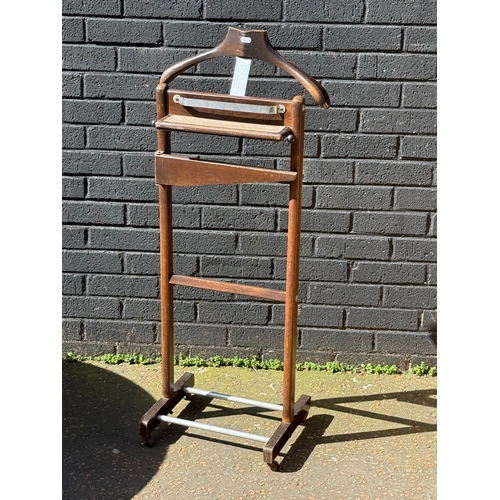 283 - A vintage gents valet stand.