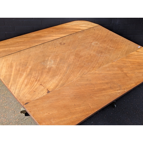 62 - Large Georgian pedestal drop leaf dining table