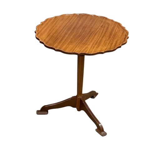 65 - A good quality Georgian style teak pedestal table. 55x59cm. (8)