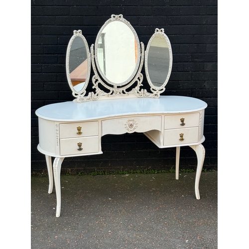 77 - A vintage French style dressing table. 132x52x140cm.