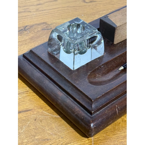 101 - An oak desktop inkstand. C.1900-1920. 35x19cm.