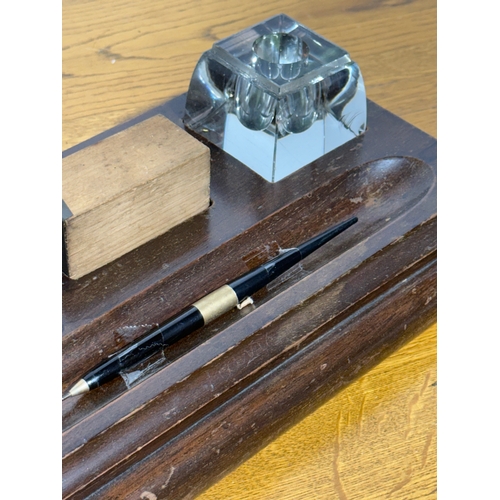 101 - An oak desktop inkstand. C.1900-1920. 35x19cm.
