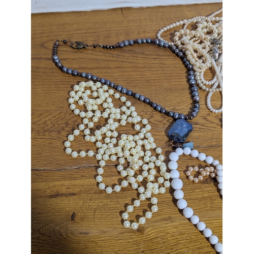 169 - Quantity of vintage faux pearls