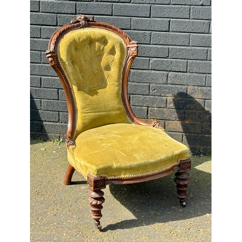 102 - A Victorian walnut ladies chair