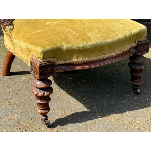 102 - A Victorian walnut ladies chair