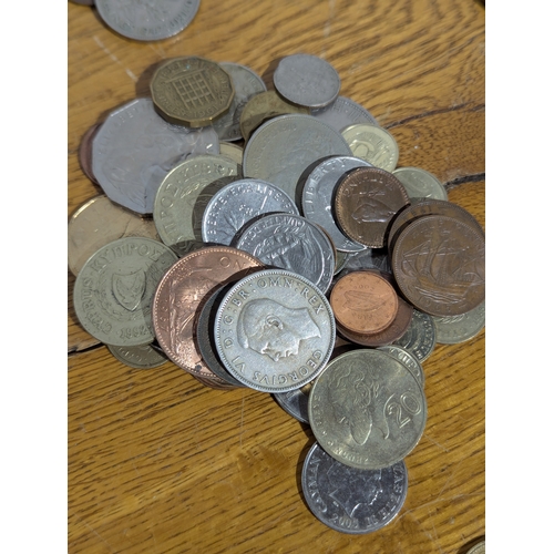 172 - Quantity of British and foreign coins