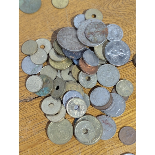 172 - Quantity of British and foreign coins