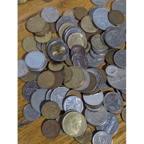 172 - Quantity of British and foreign coins