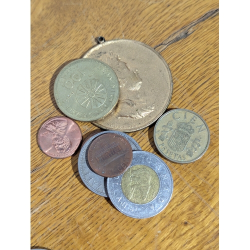 172 - Quantity of British and foreign coins
