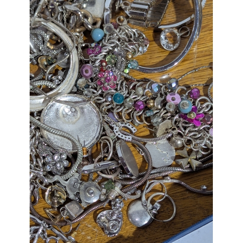 173 - Quantity of costume jewellery