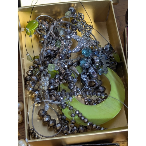 173 - Quantity of costume jewellery