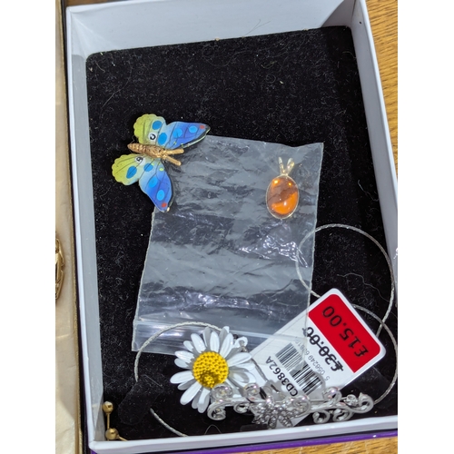 173 - Quantity of costume jewellery