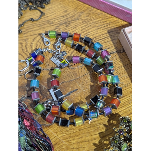 174 - Quantity of costume jewellery