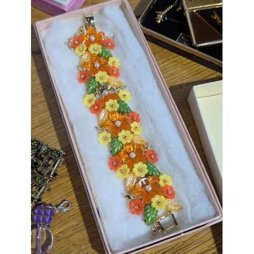 174 - Quantity of costume jewellery