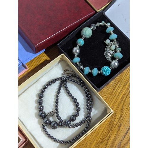 175 - Quantity of costume jewellery
