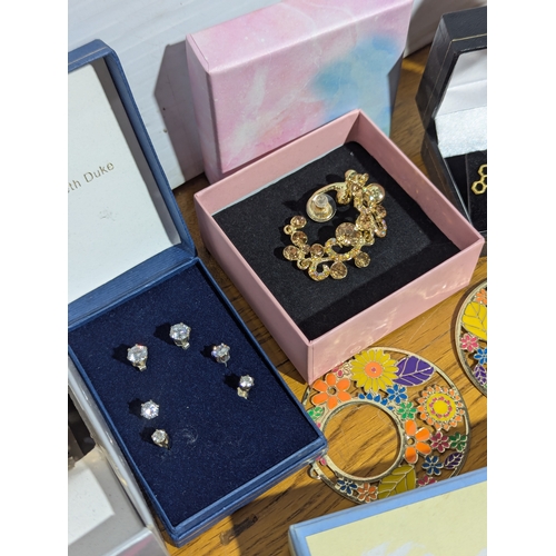 175 - Quantity of costume jewellery