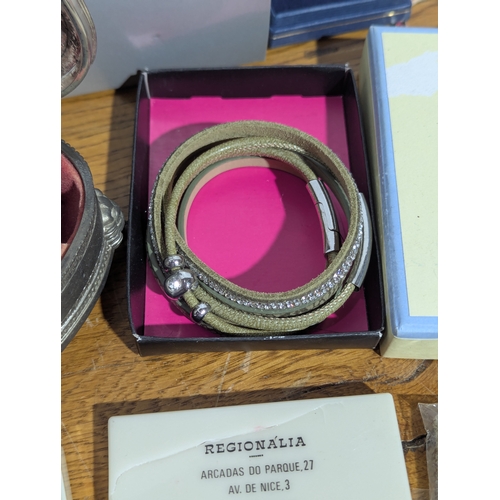 175 - Quantity of costume jewellery