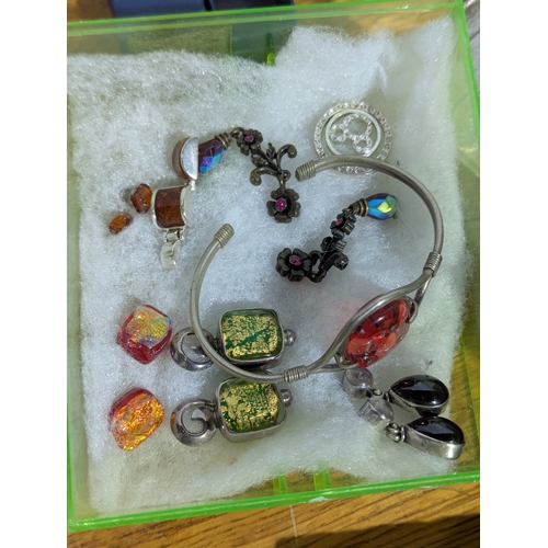 176 - Quantity of costume jewellery