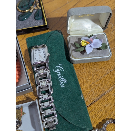 176 - Quantity of costume jewellery