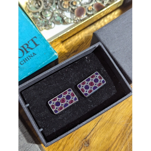 176 - Quantity of costume jewellery