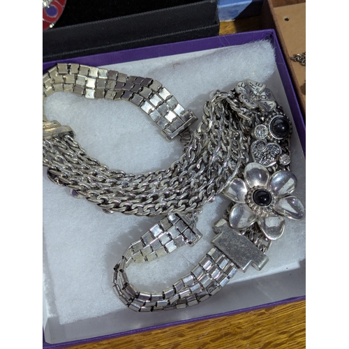 177 - Quantity of costume jewellery