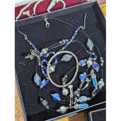 177 - Quantity of costume jewellery
