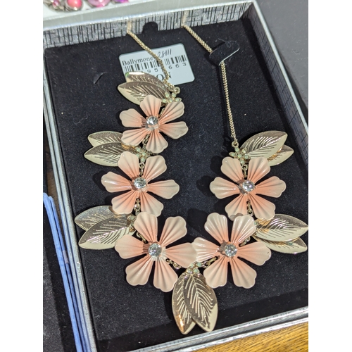 177 - Quantity of costume jewellery