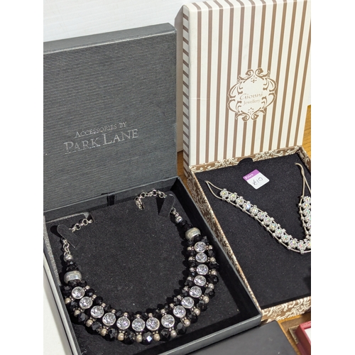 177 - Quantity of costume jewellery
