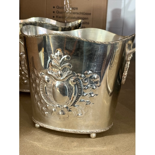 400 - A pair of silver plated ice buckets. 29x19x21cm.