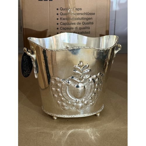 400 - A pair of silver plated ice buckets. 29x19x21cm.