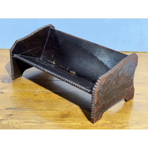 410 - An early 20th century oak bookstand. 38x21x16.5cm.