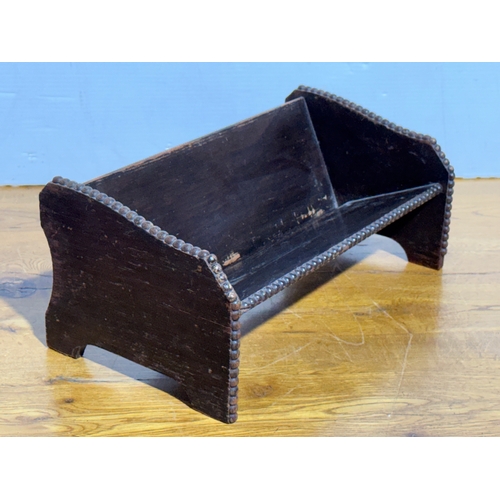 410 - An early 20th century oak bookstand. 38x21x16.5cm.