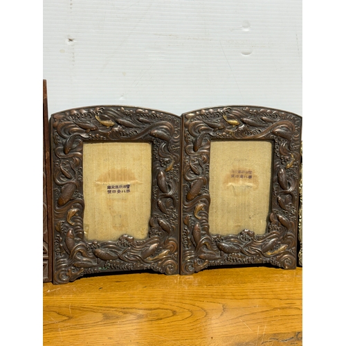 84 - Chinese photos frames. 22x29cm. 18x25cm.