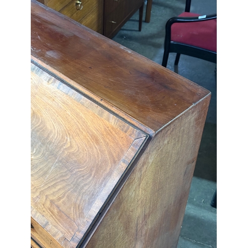 97 - A large George III inlaid mahogany bureau. C.1800. 105x52x103cm.