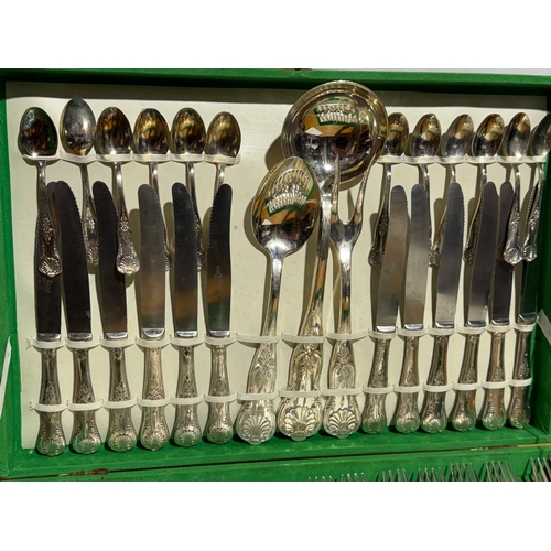 418 - A large canteen of cutlery. 48.5x32.5x6.5cm.