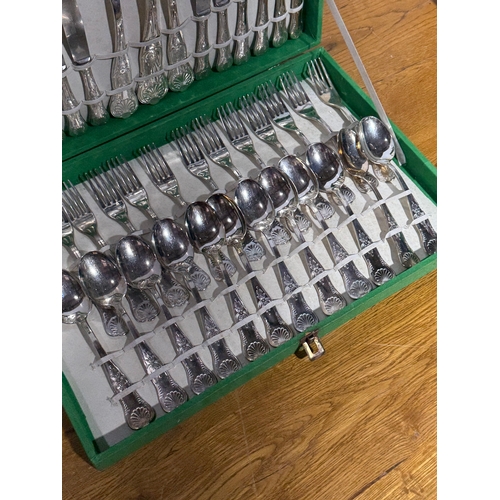 418 - A large canteen of cutlery. 48.5x32.5x6.5cm.