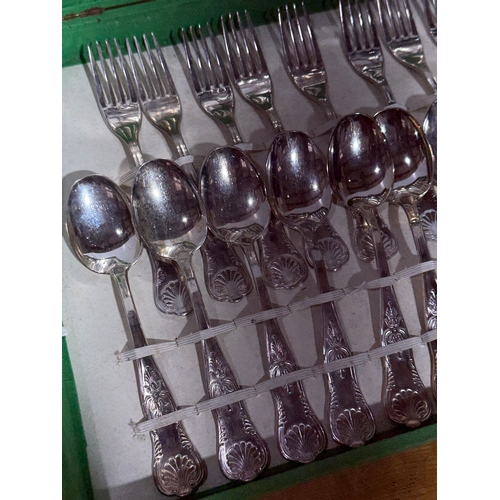 418 - A large canteen of cutlery. 48.5x32.5x6.5cm.