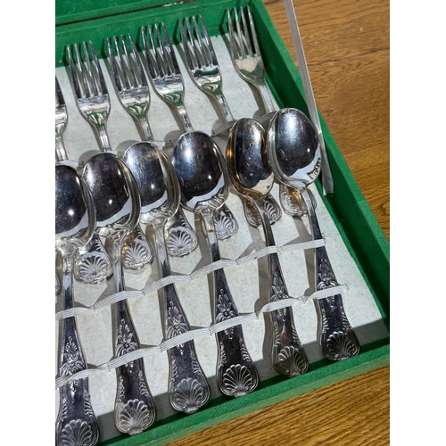 418 - A large canteen of cutlery. 48.5x32.5x6.5cm.