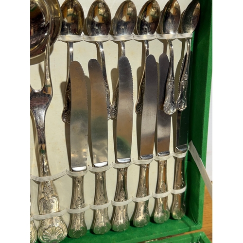 418 - A large canteen of cutlery. 48.5x32.5x6.5cm.