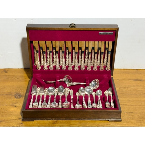 104 - A large canteen of cutlery. 49.5x32x11cm.