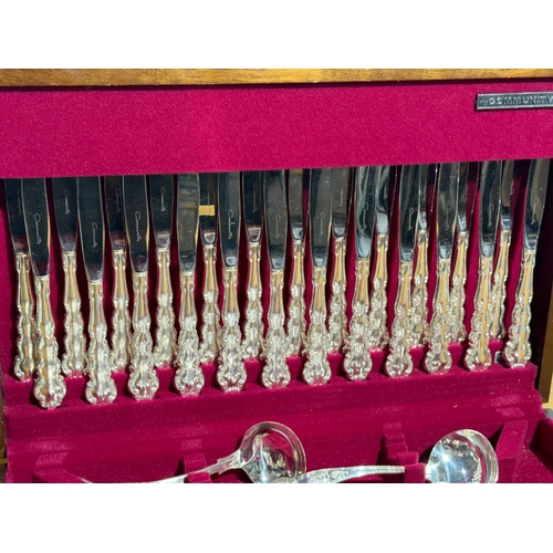 104 - A large canteen of cutlery. 49.5x32x11cm.