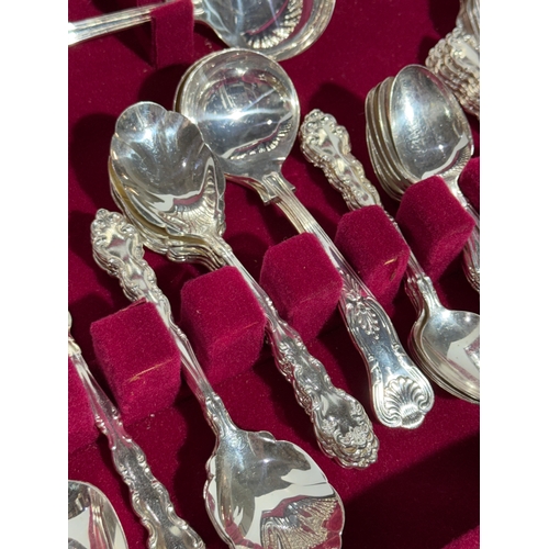104 - A large canteen of cutlery. 49.5x32x11cm.